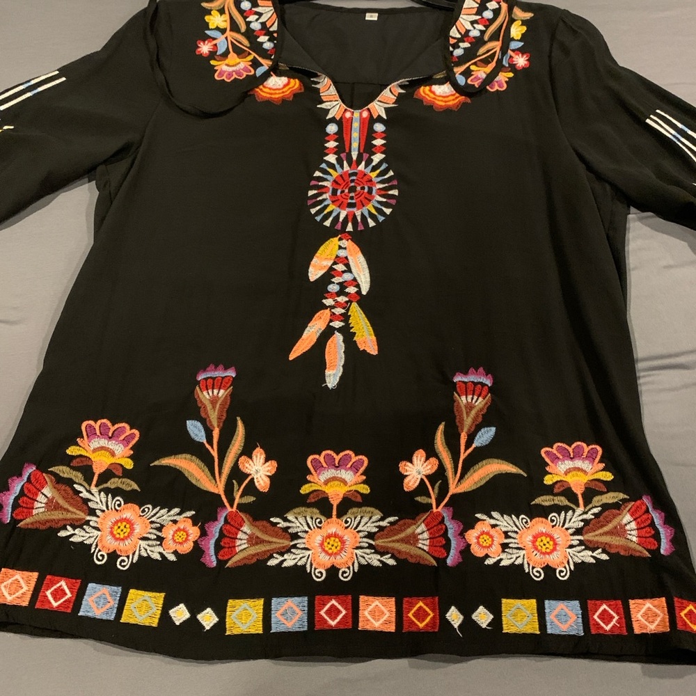 Southwestern Embroidered Women's Top Boho Cowgirl New Mexico Fashion NWOT.